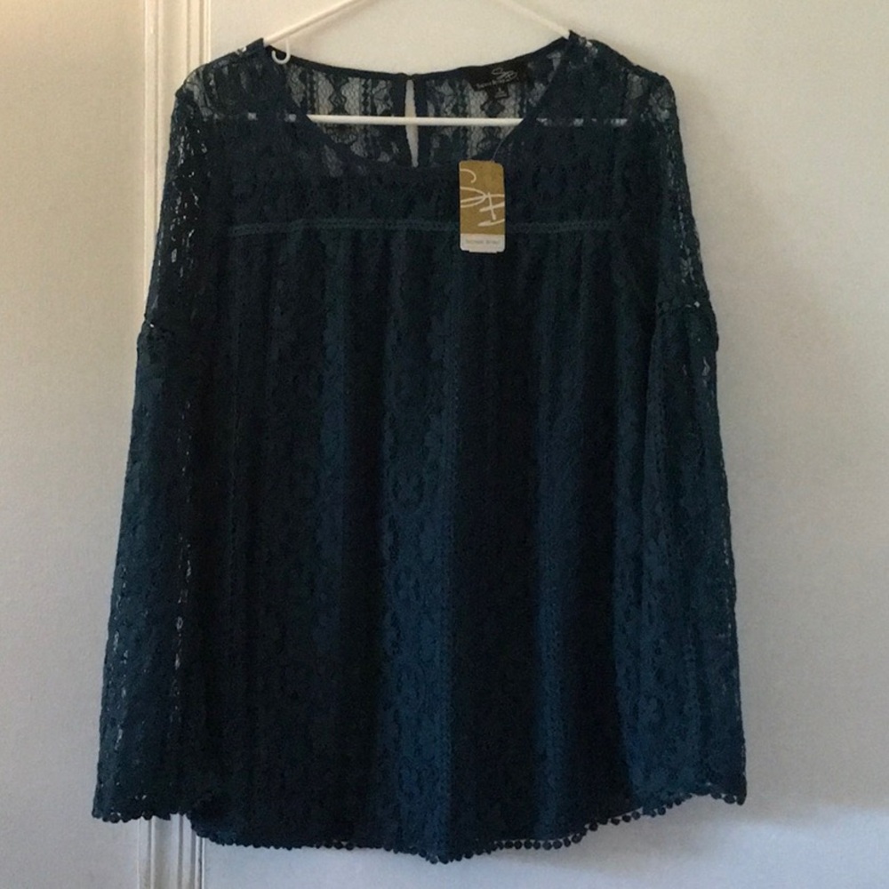 New with tags, gorgeous detailed lace blouse, Suzanne betro